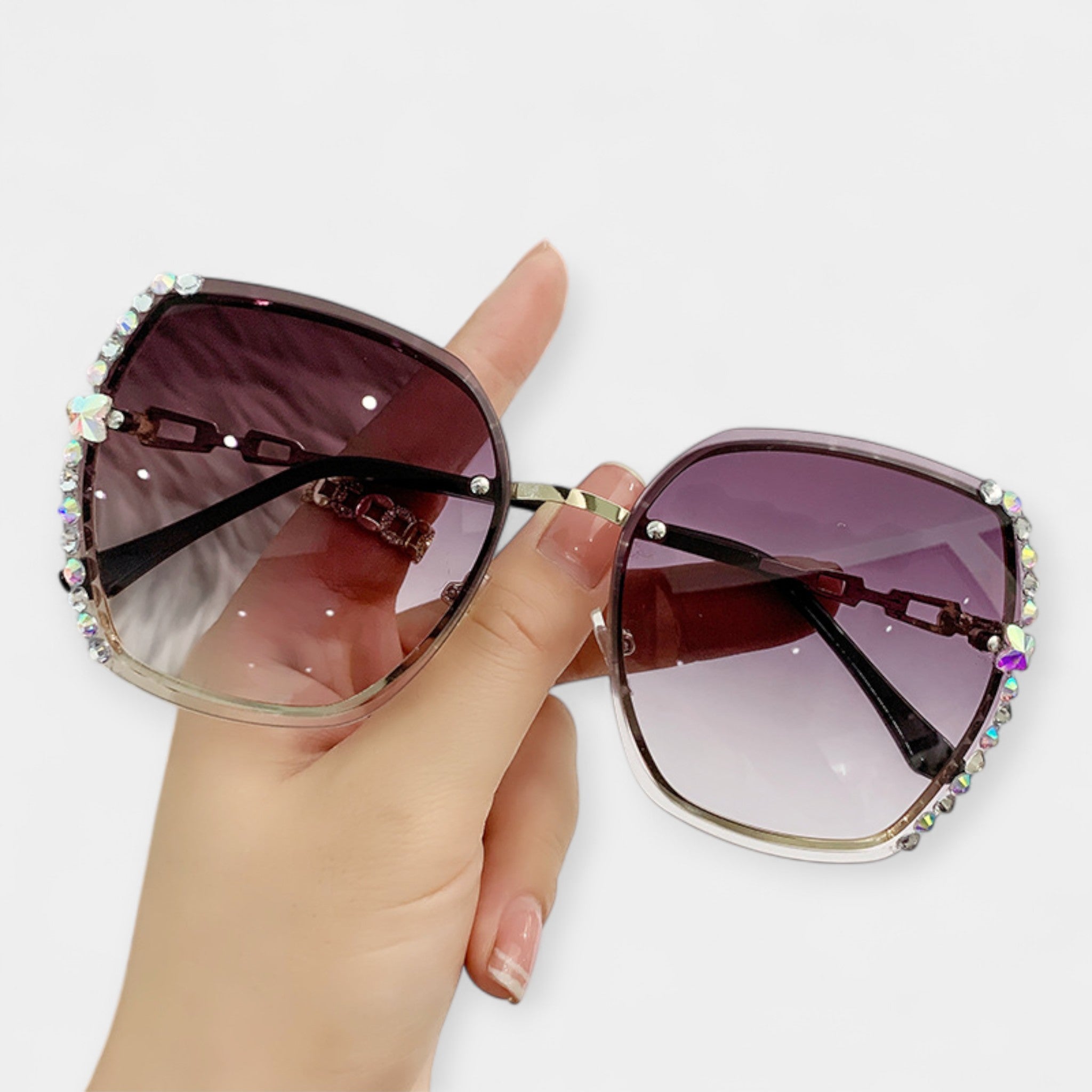 Gafas Modernas con Detalles Metálicos