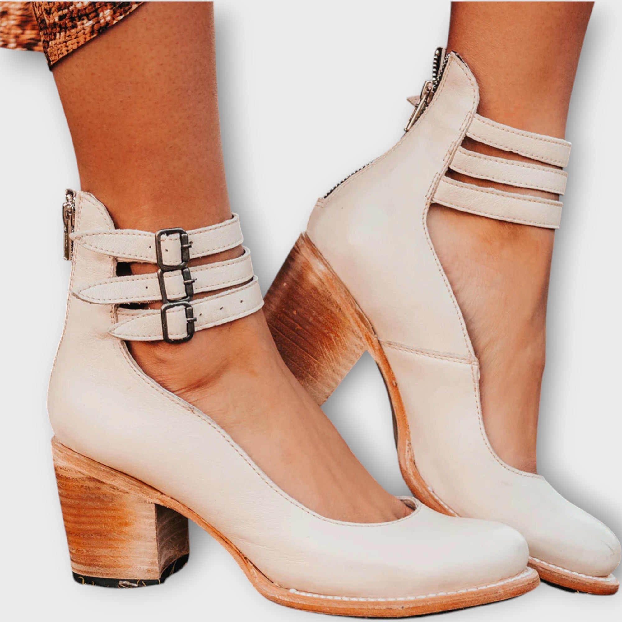 Zapatos con múltiples rayas y tacón grueso.
