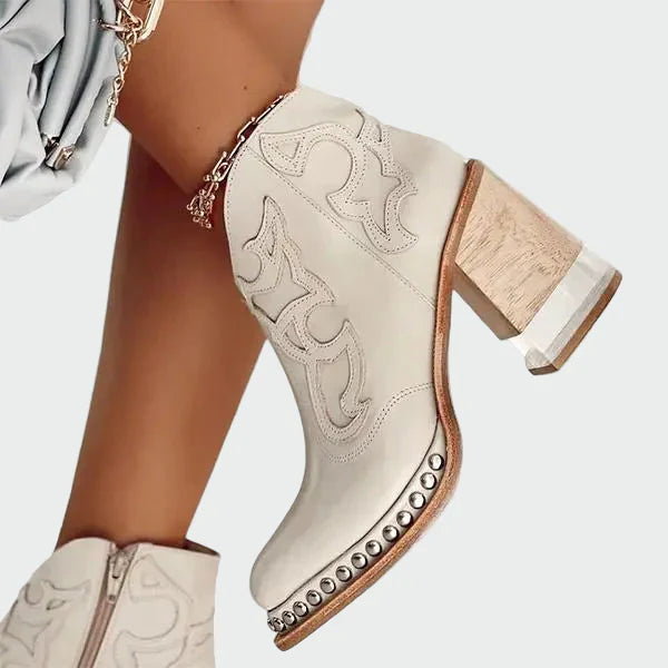 Botas de cuero bordadas