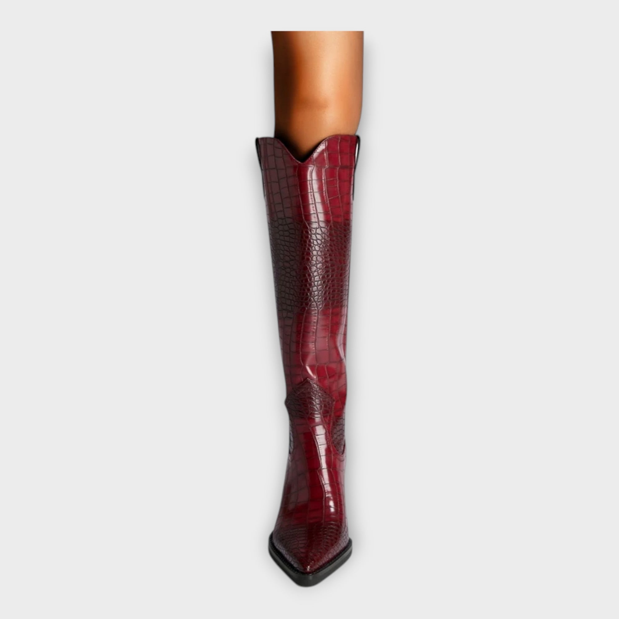 Botas con estampado de cocodrilo y tacón elegante