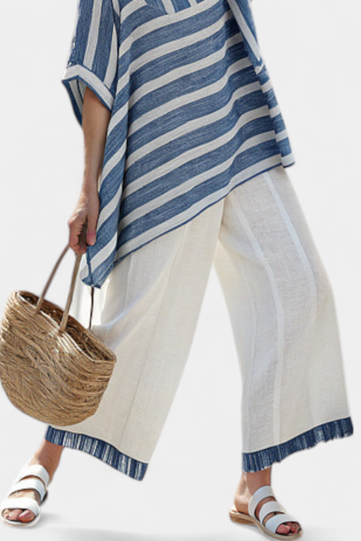 Elegante conjunto de lino mediterráneo con rayas azules y pantalón con ribete para un look fresco y elegante.