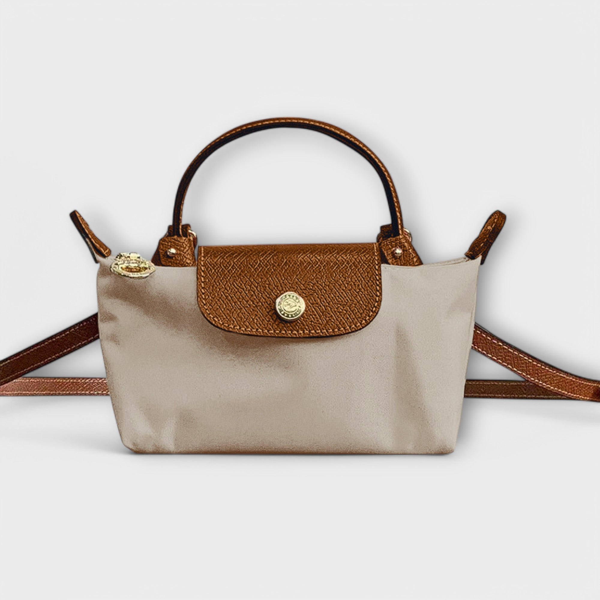Bolso Clásico con Detalles Dorados