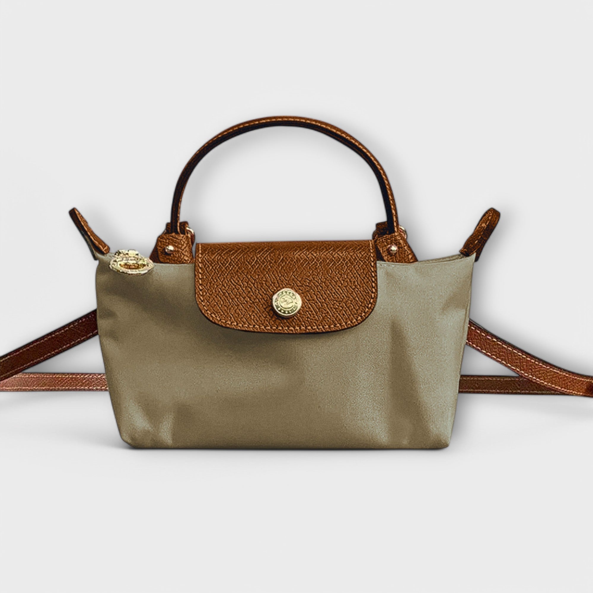 Bolso Clásico con Detalles Dorados