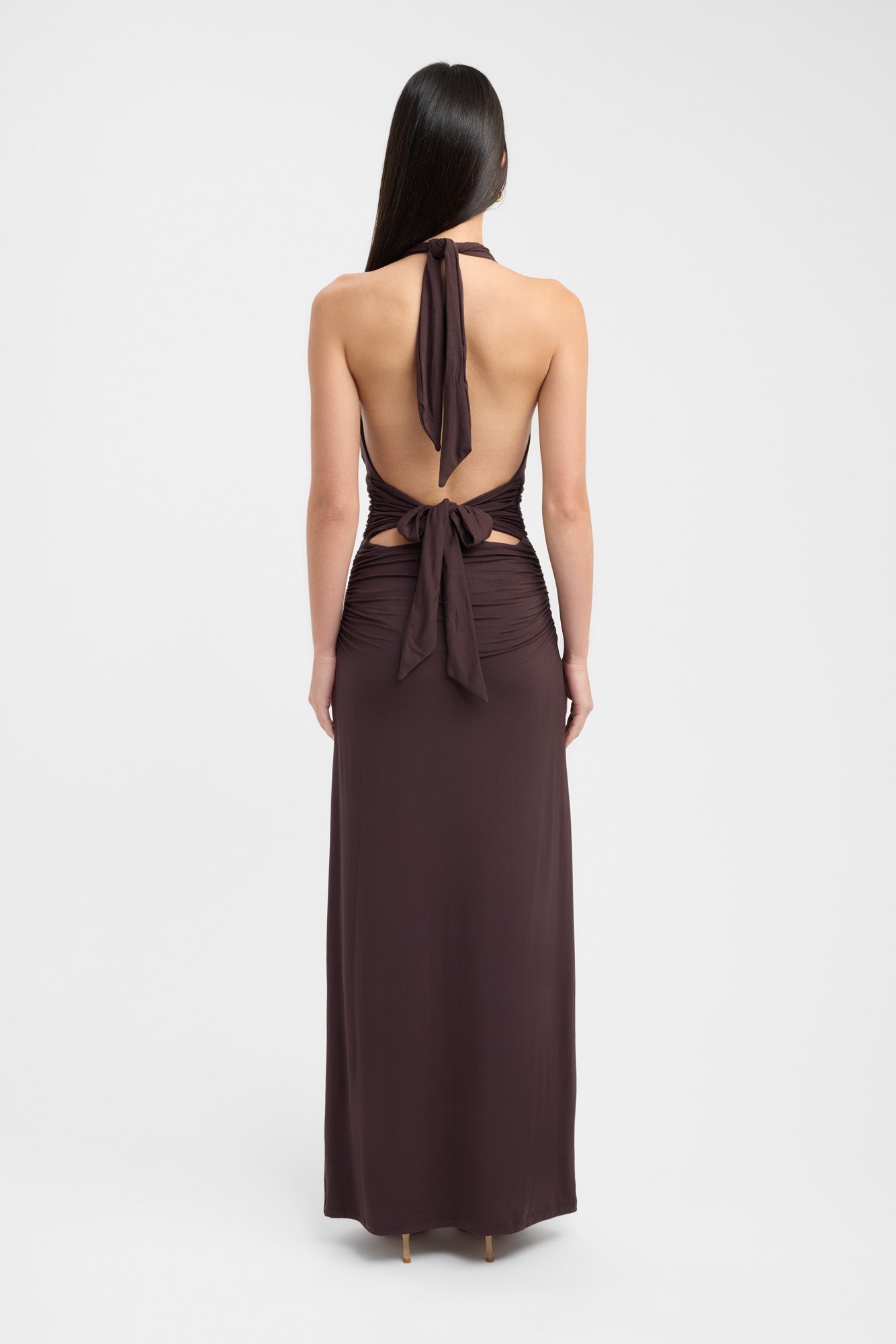 Lerato – Vestido Largo Elegante con Cuello Halter