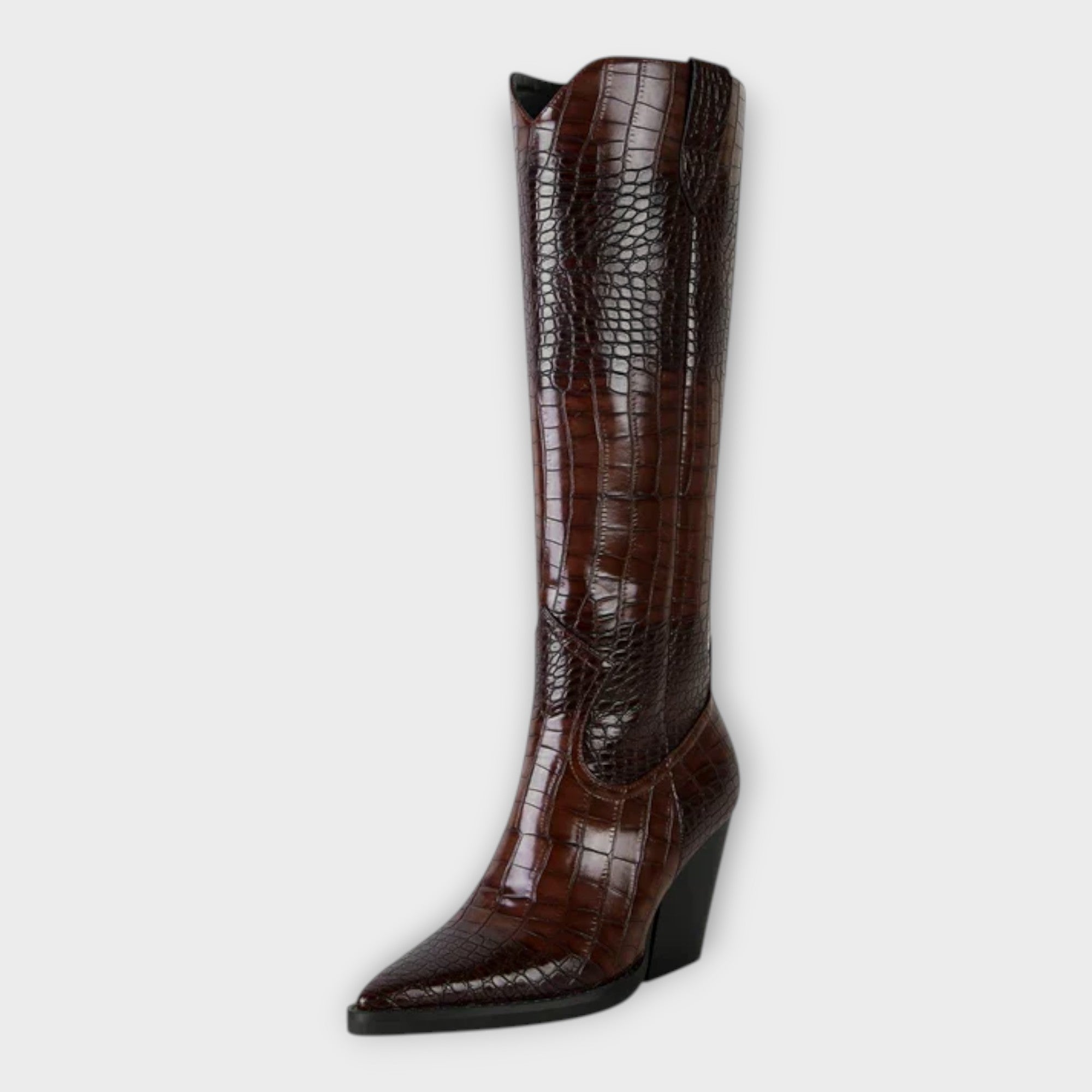 Botas con estampado de cocodrilo y tacón elegante