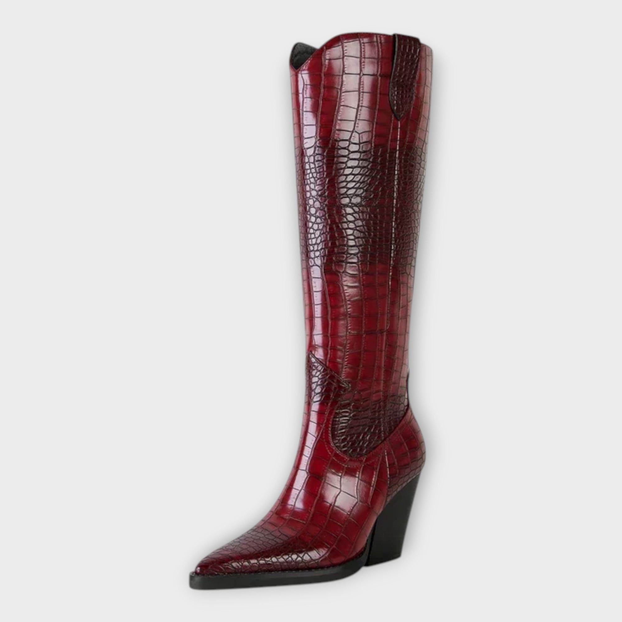 Botas con estampado de cocodrilo y tacón elegante