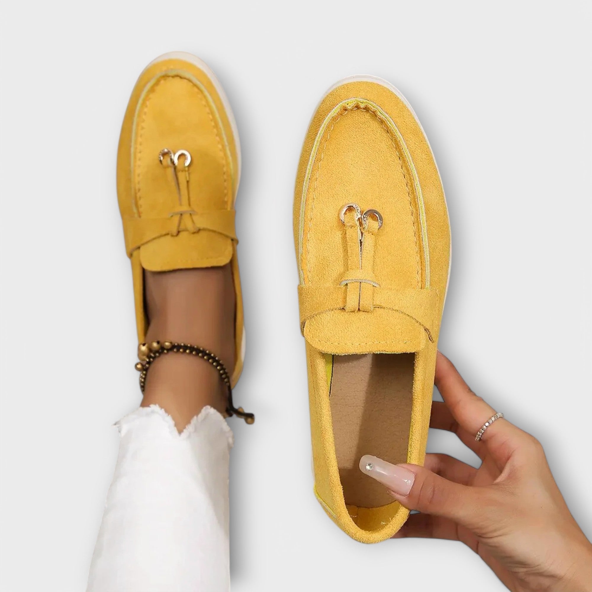 Mocasines beige para mujer con encaje decorativo