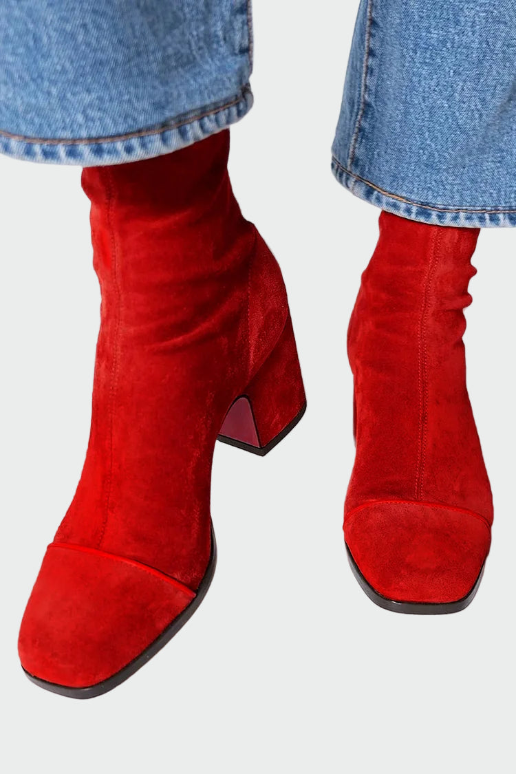 Bota con punta cuadrada y tacón grueso
