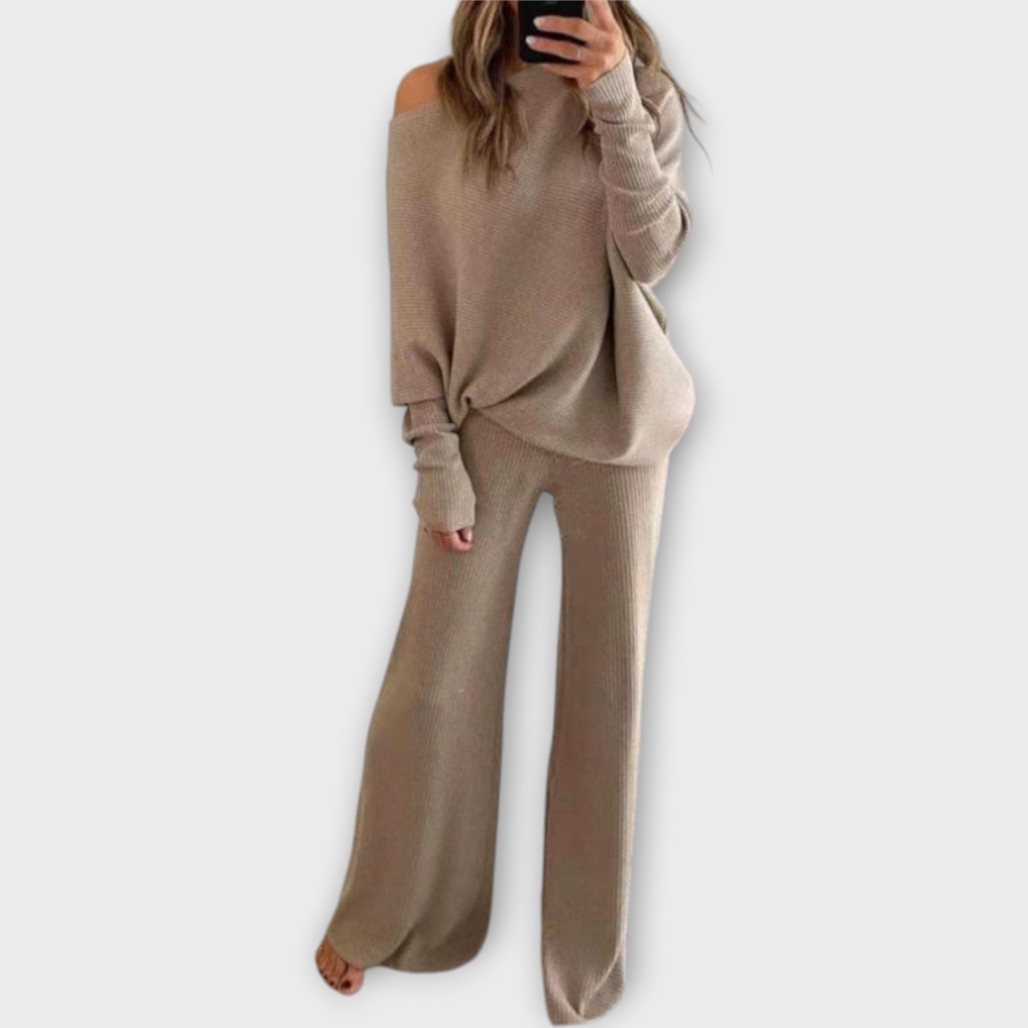 Conjunto de punto con pantalón ancho y jersey holgado