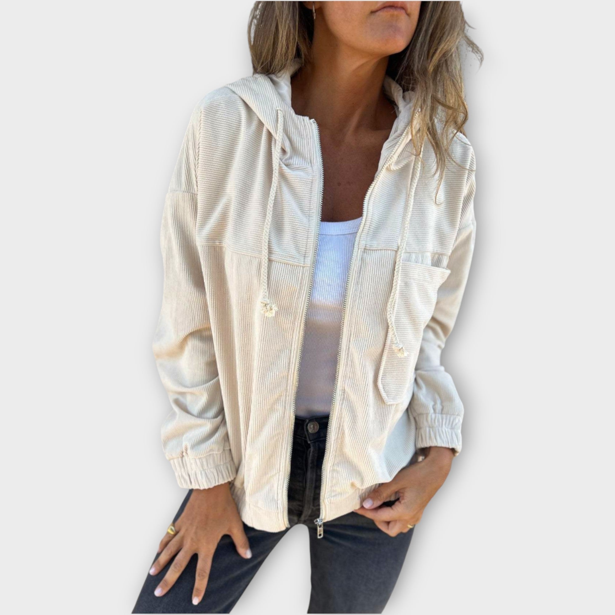 Chaqueta con capucha y cremallera de confort casual