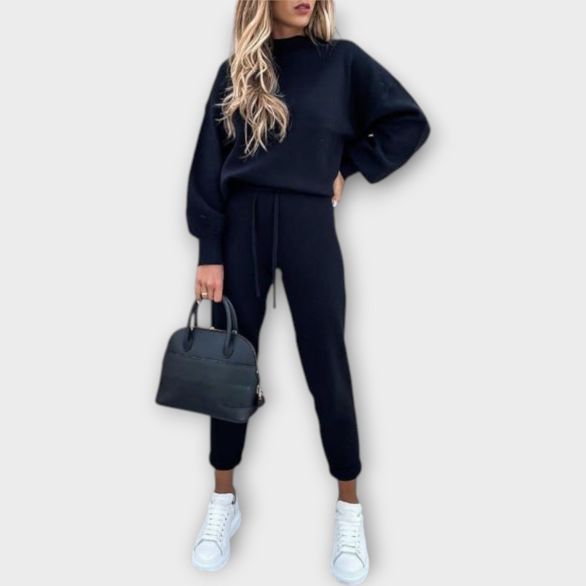 Conjunto con ajuste cómodo y refinamiento atemporal