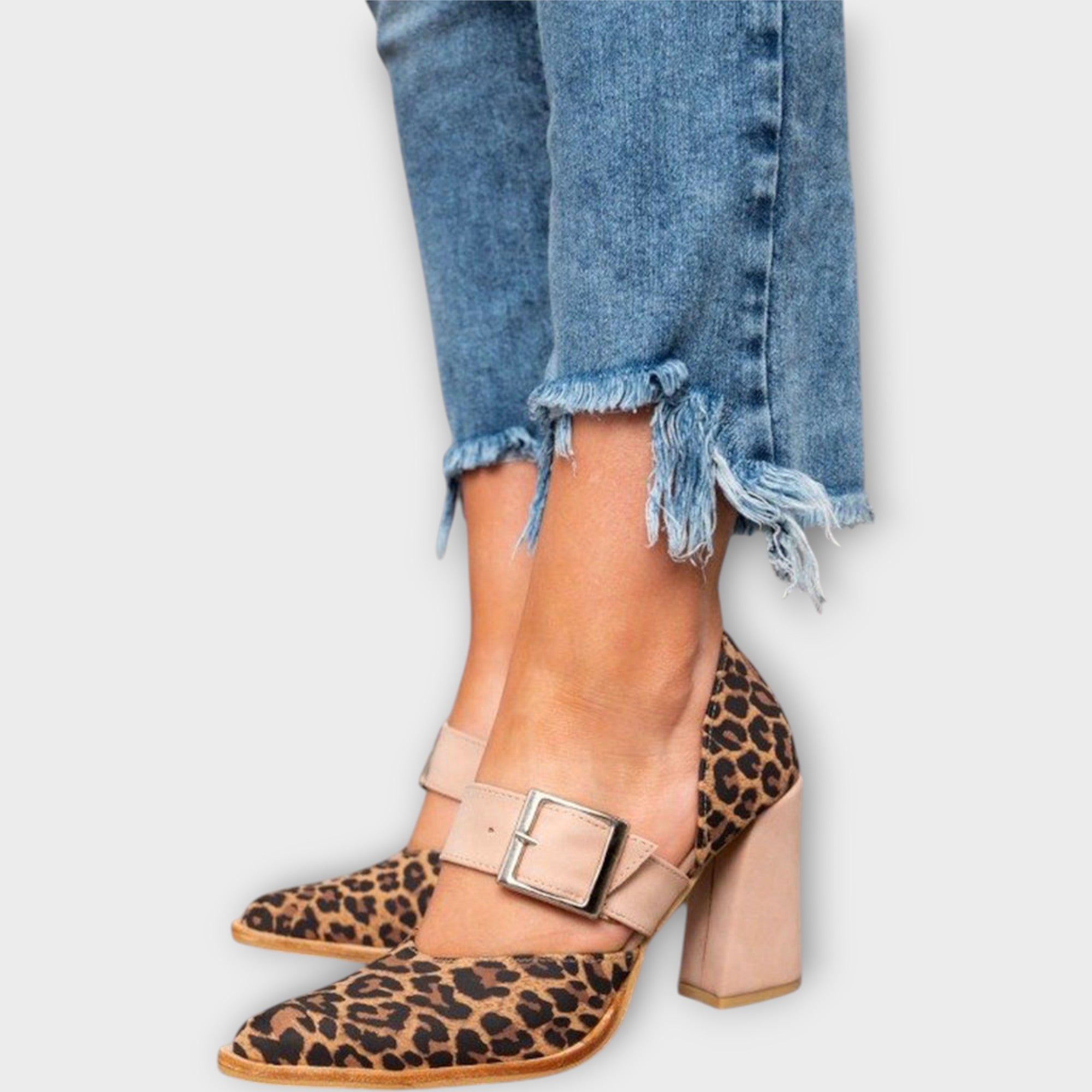 Sandalias de león con tacón fijo