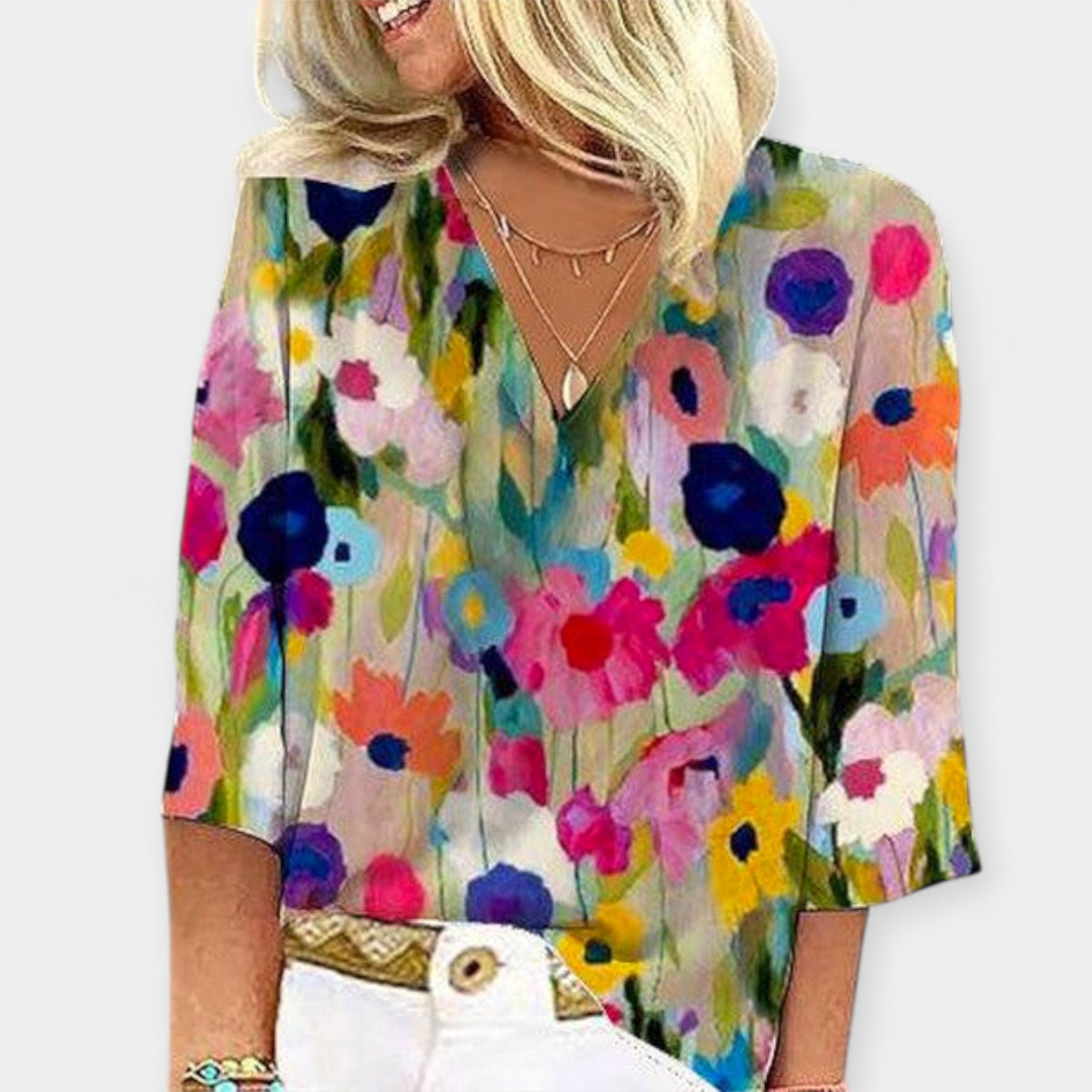 Blusa Moderna con Estampado Floral Intenso