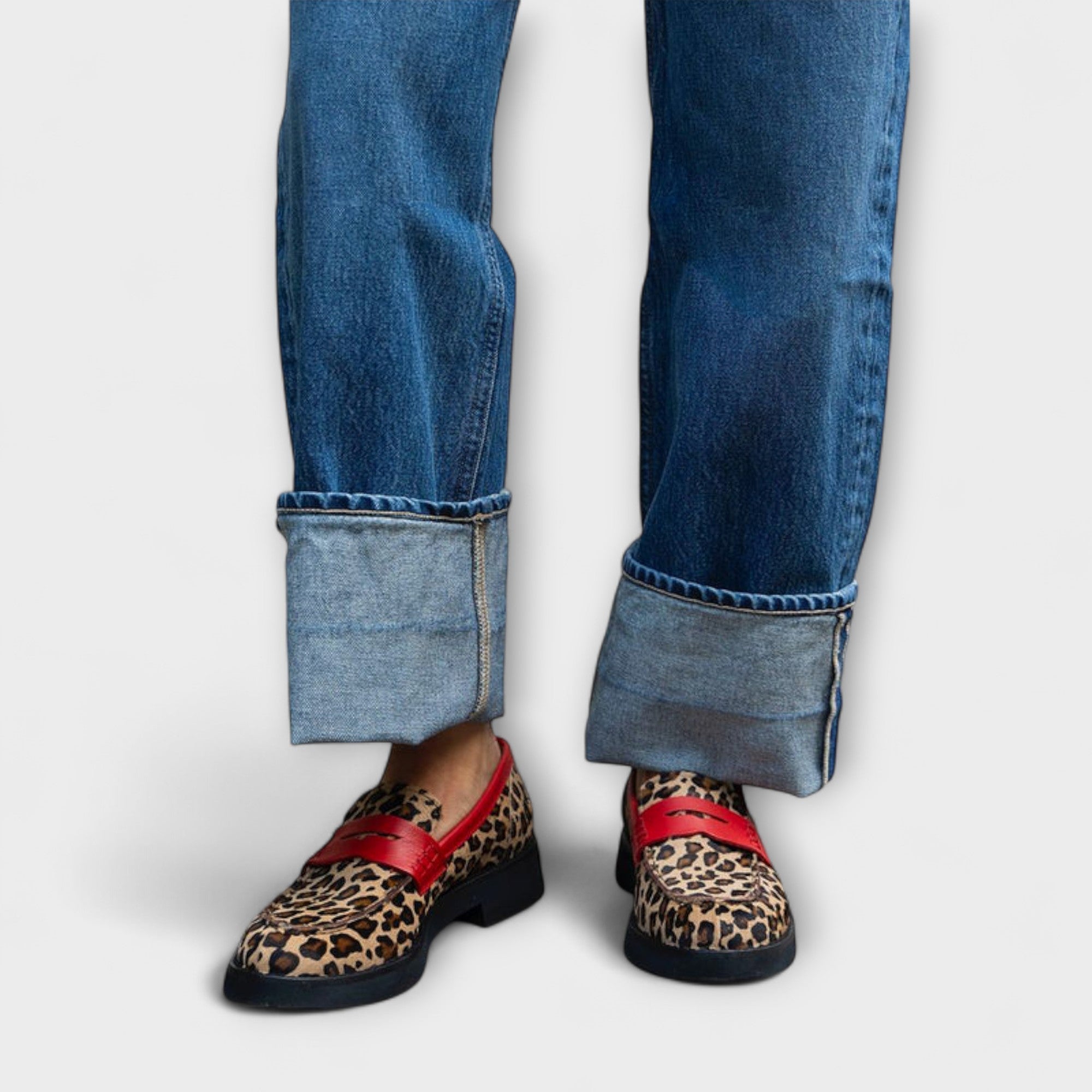 Liora – Estampado de leopardo y nariz redonda