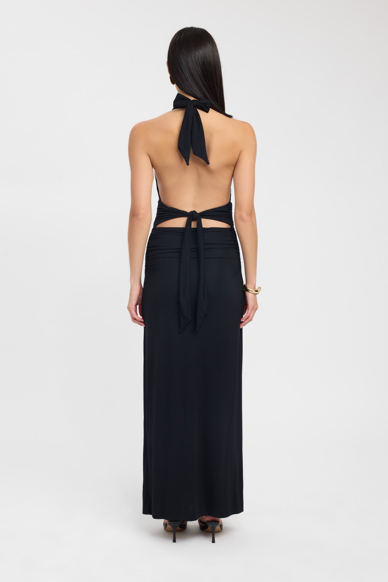 Lerato – Vestido Largo Elegante con Cuello Halter