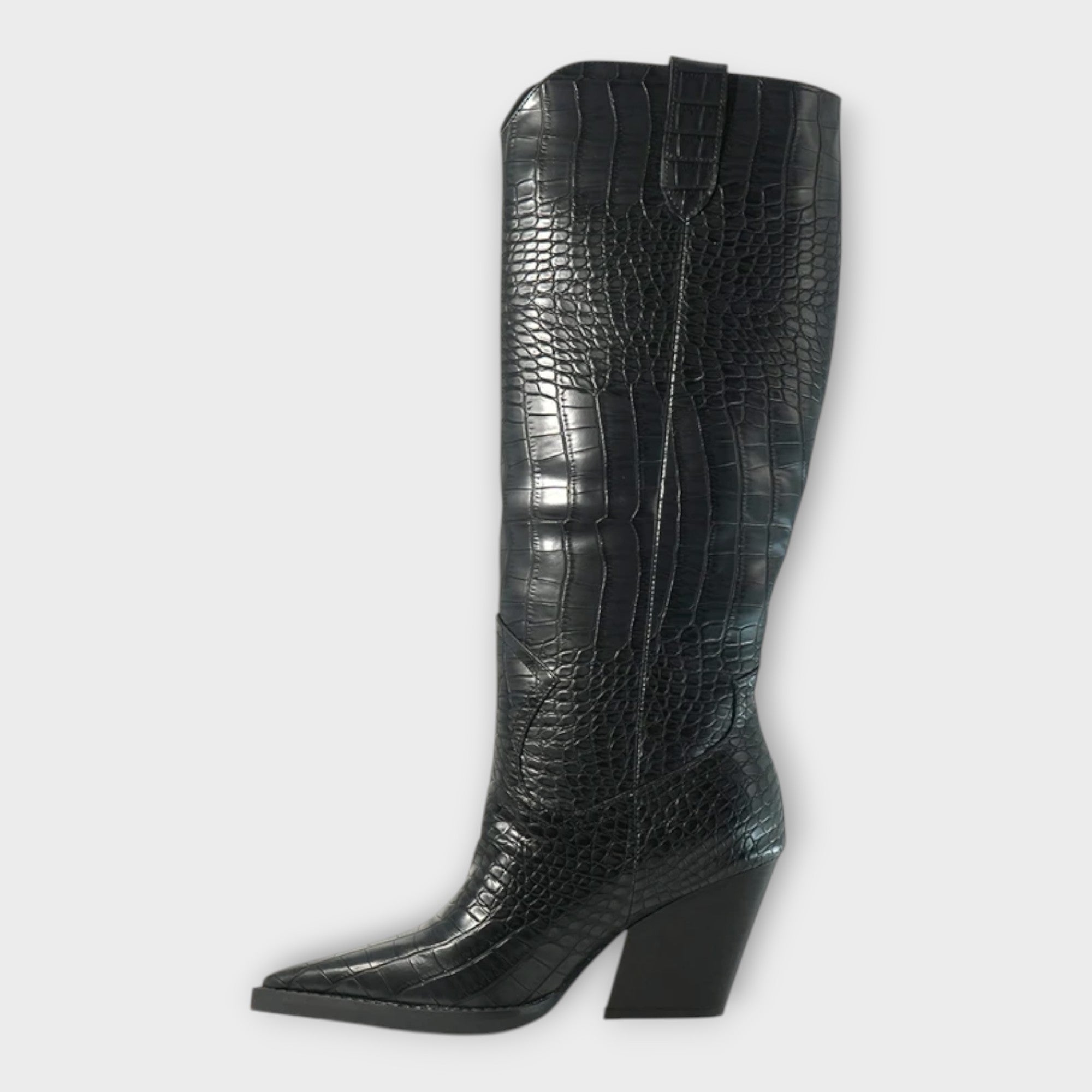 Botas con estampado de cocodrilo y tacón elegante