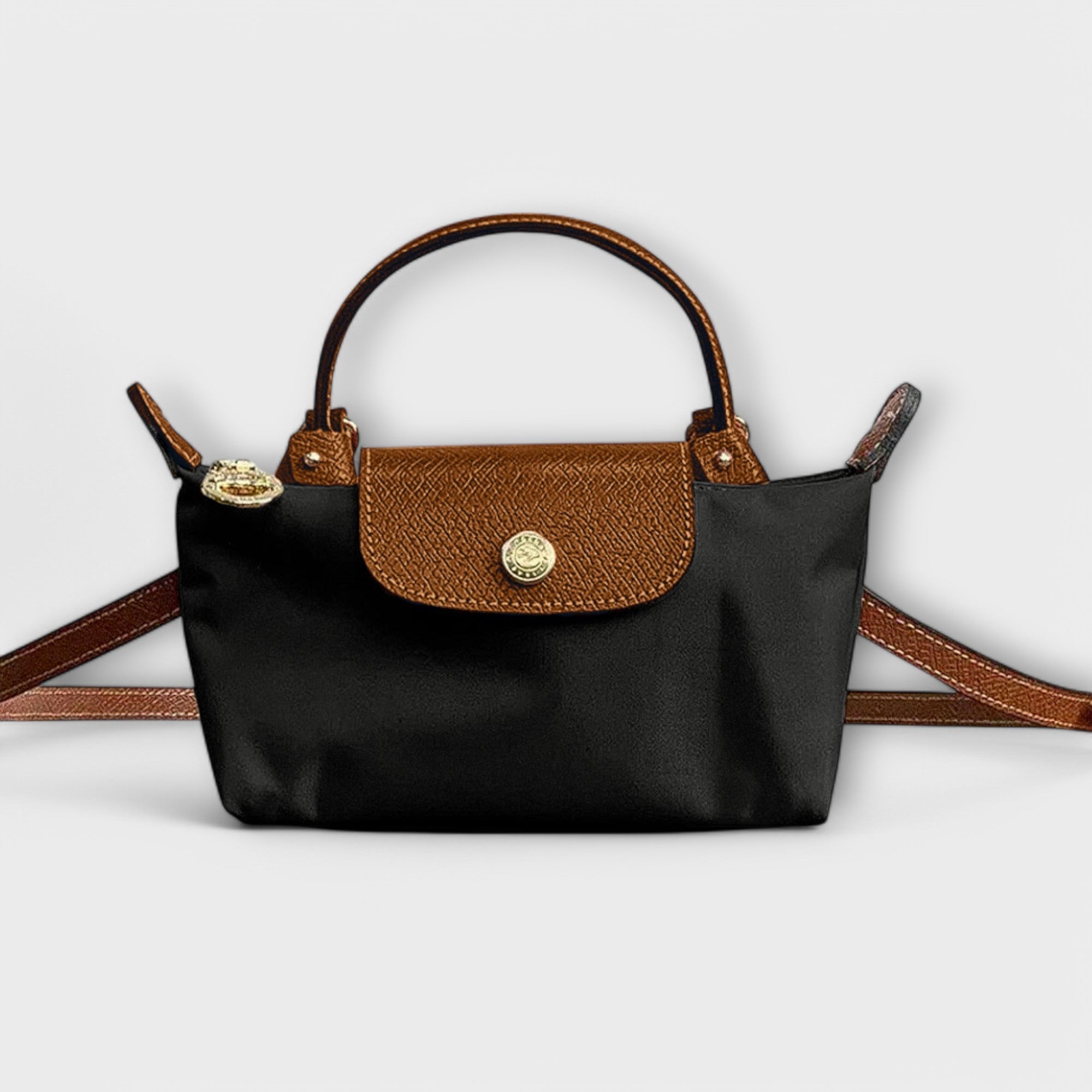 Bolso Clásico con Detalles Dorados