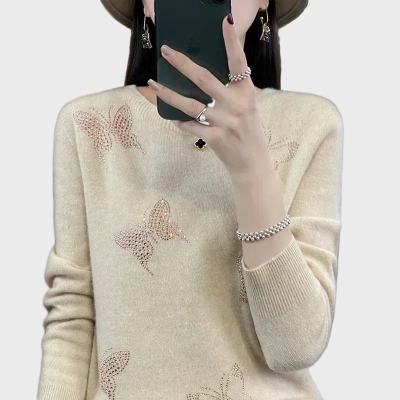 Cuello alto de punto con diseño de mariposa