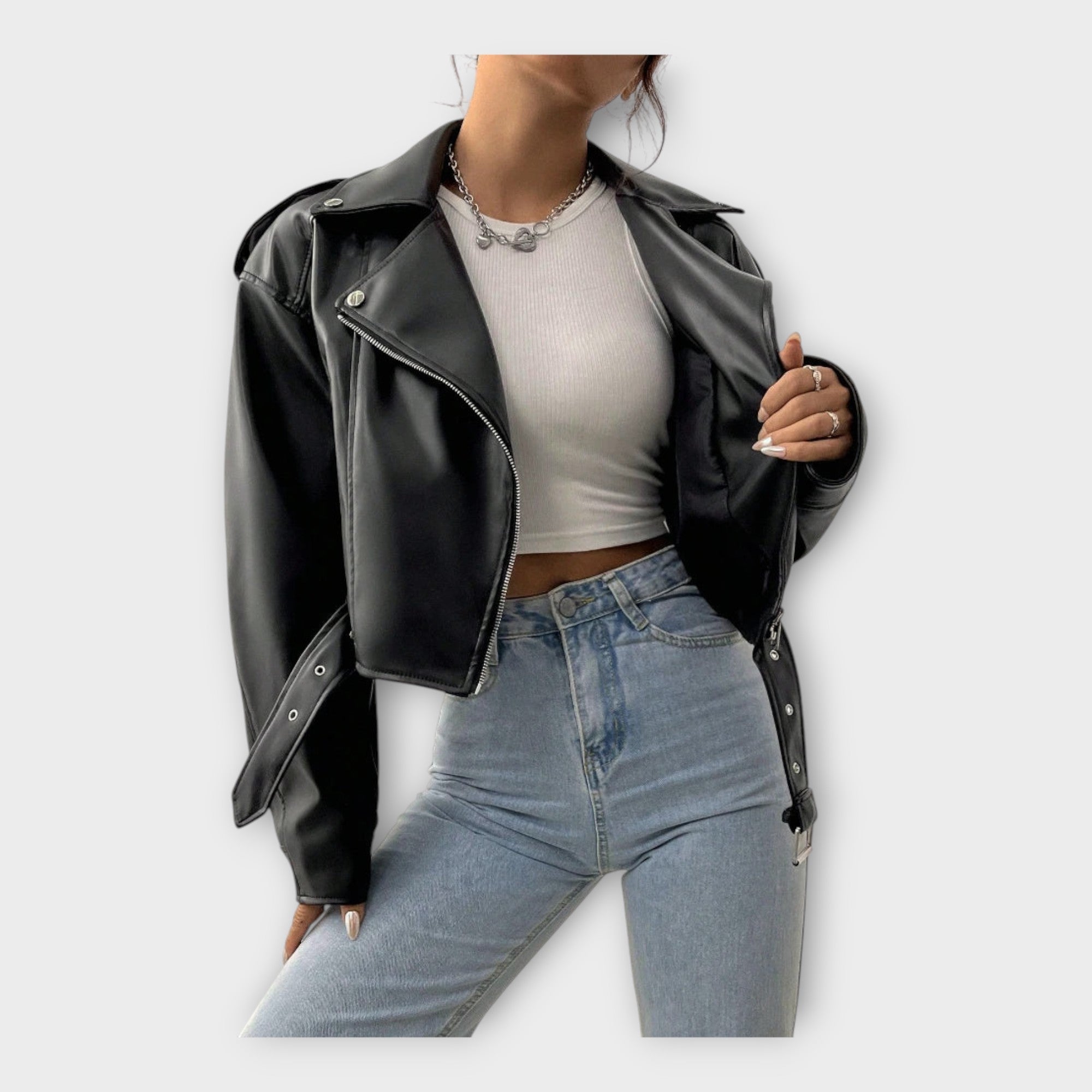 Chaqueta corta de cuero con cinturón
