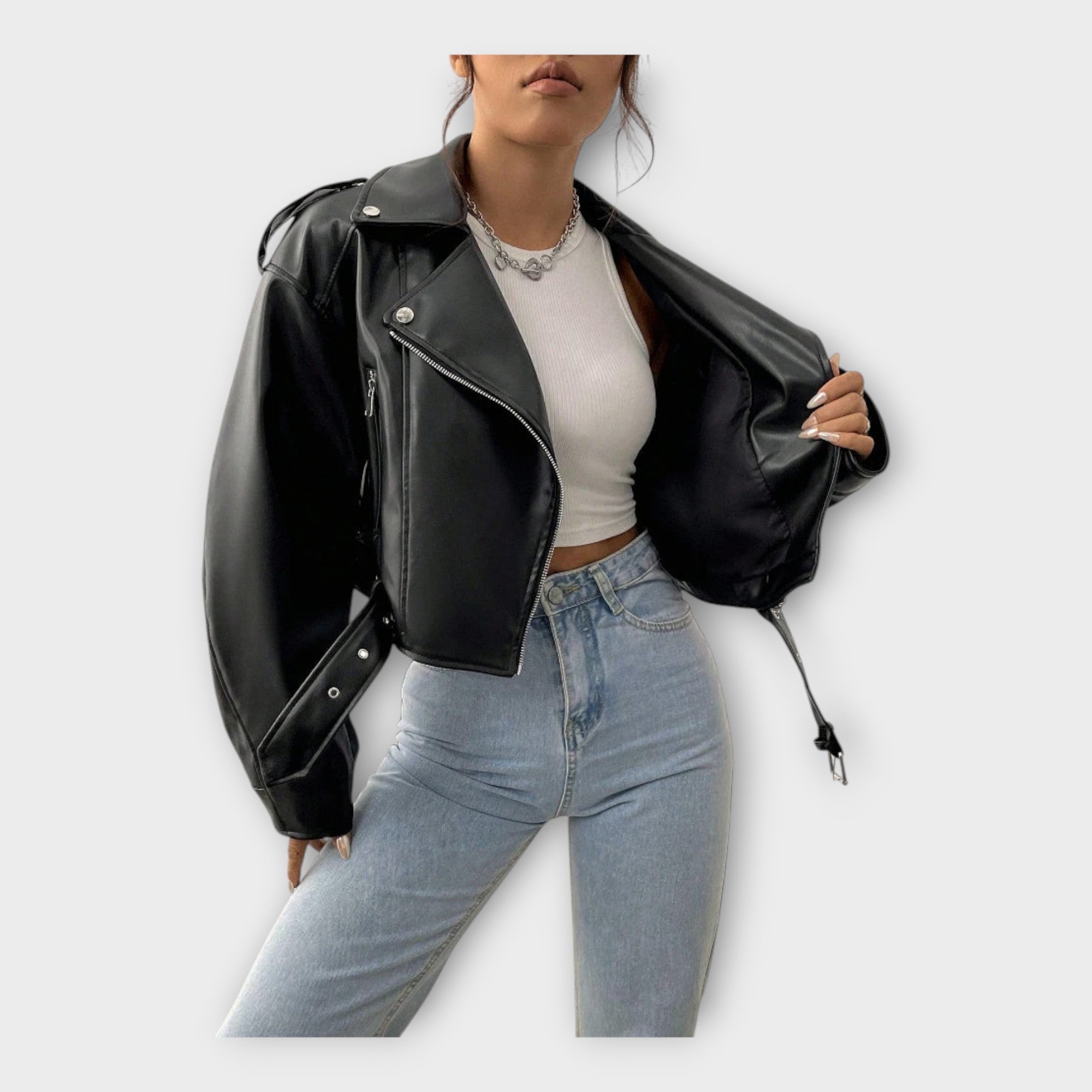 Chaqueta corta de cuero con cinturón