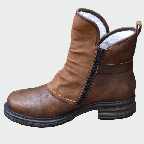Botas campestres de piel para comodidad diaria.