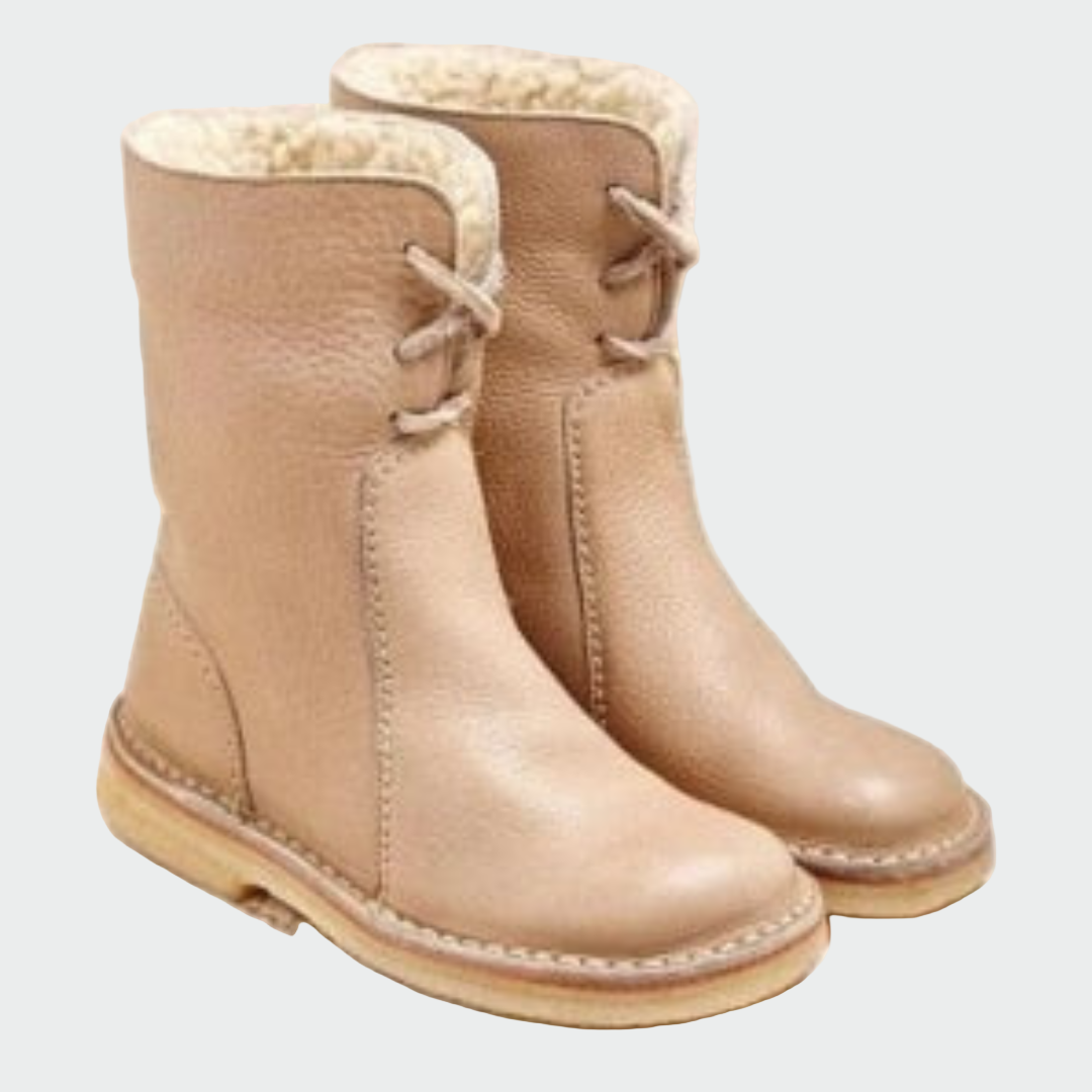 Botas de piel impermeables con forro de lana.
