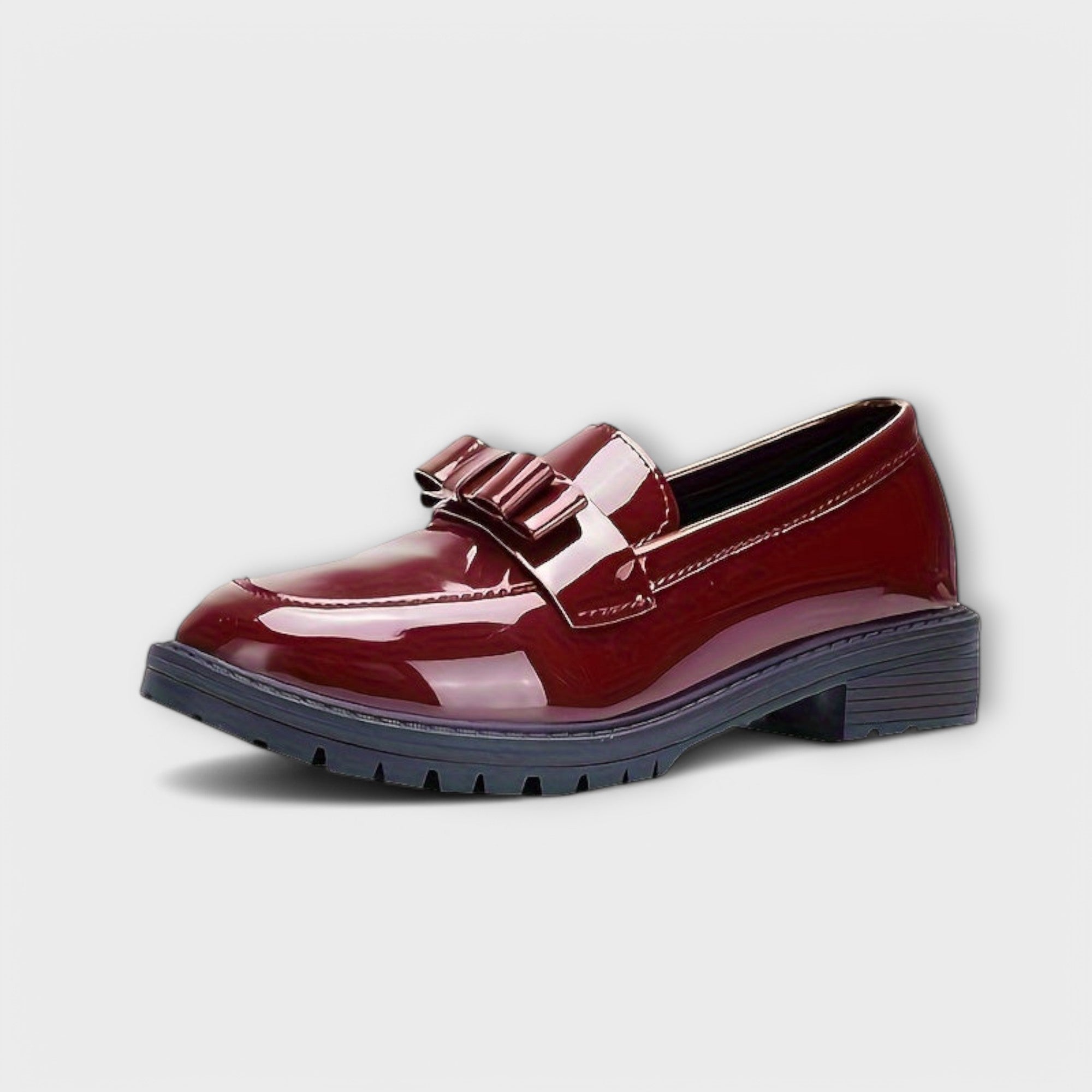 Mocasines negros con lazo de charol para mujer