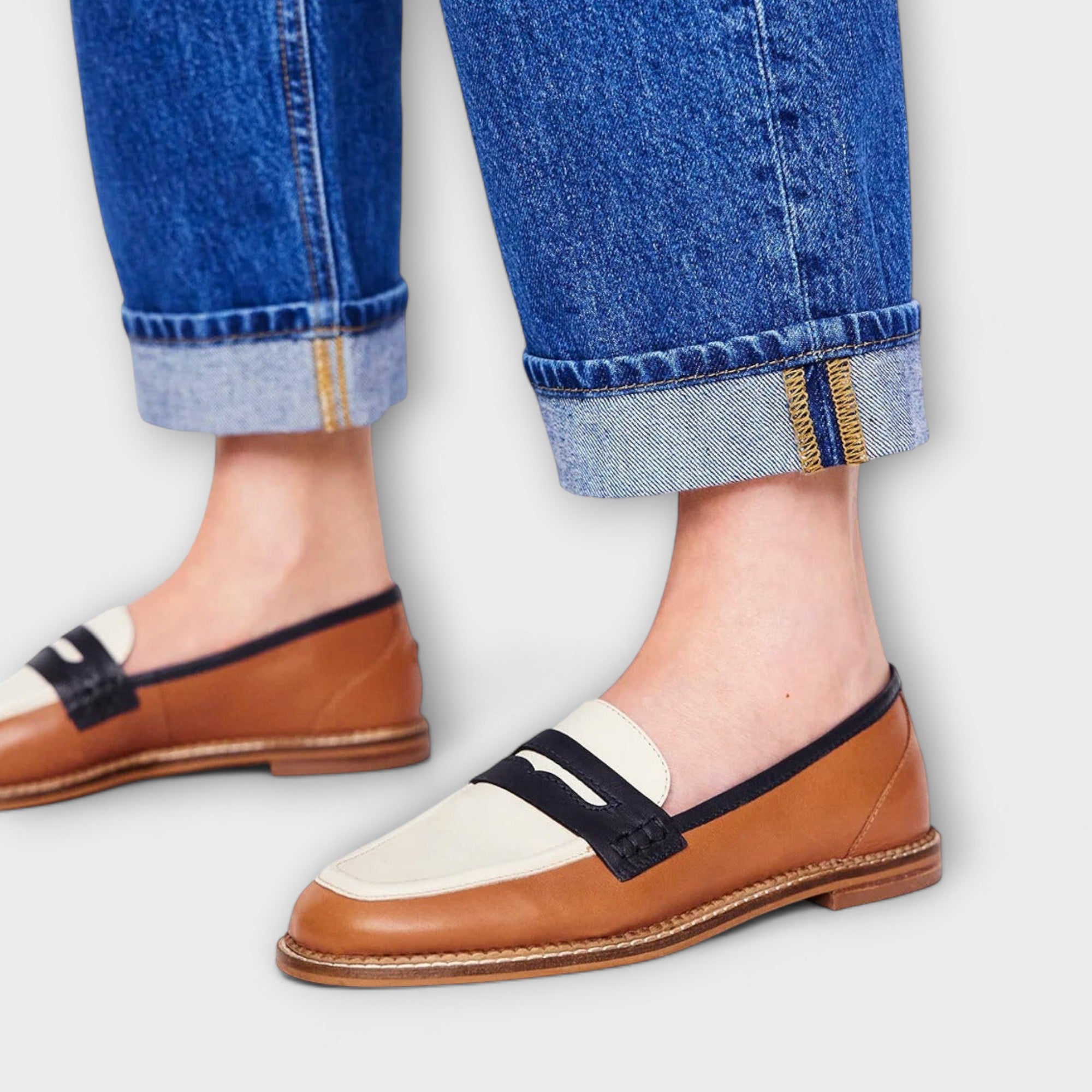 Oceane – Mocasín marrón con punta redonda y diseño colorido