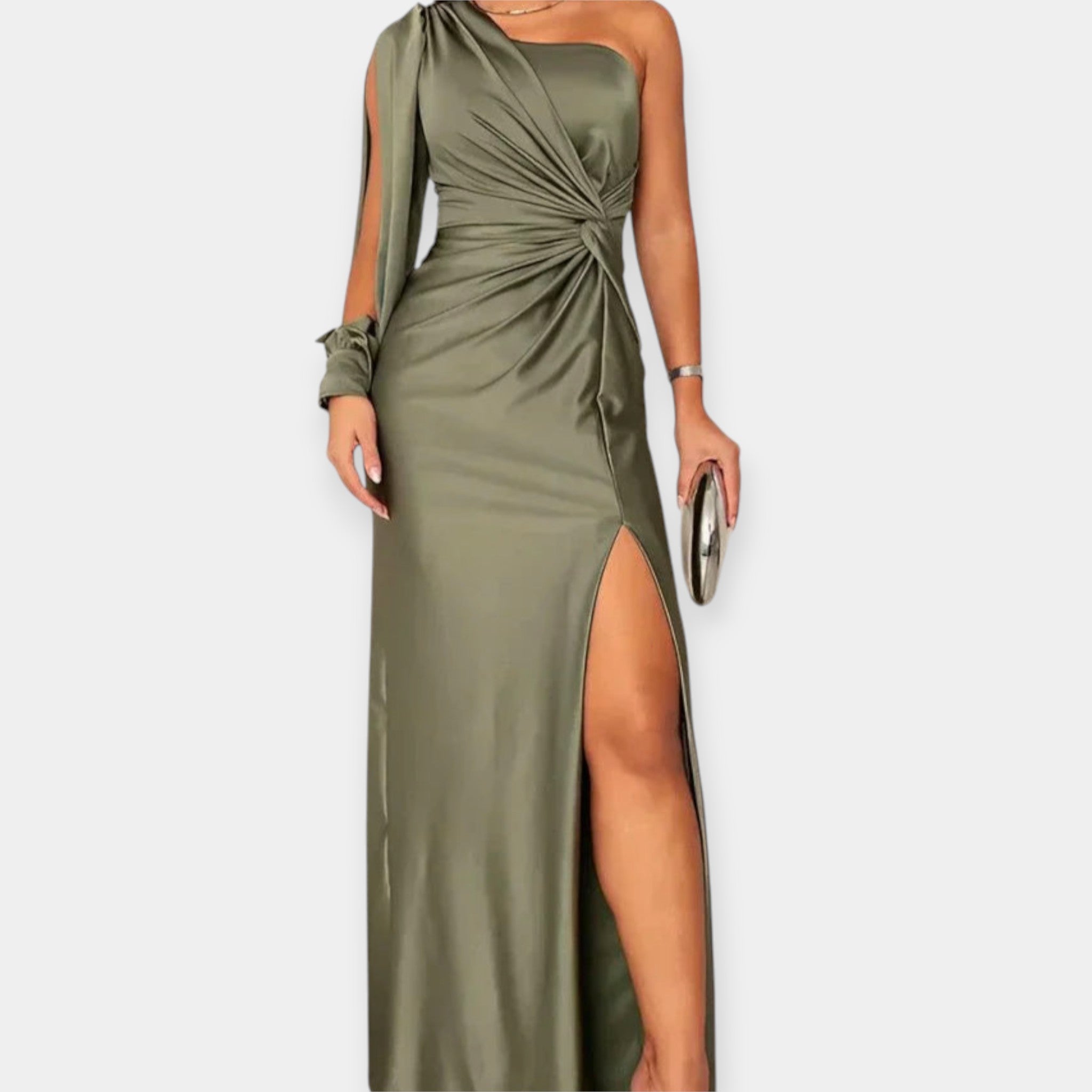 Vestido largo de un hombro con abertura