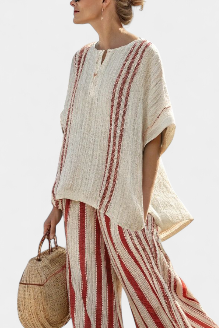 Impresionante traje de dos piezas con margaritas a rayas rojas y textura natural