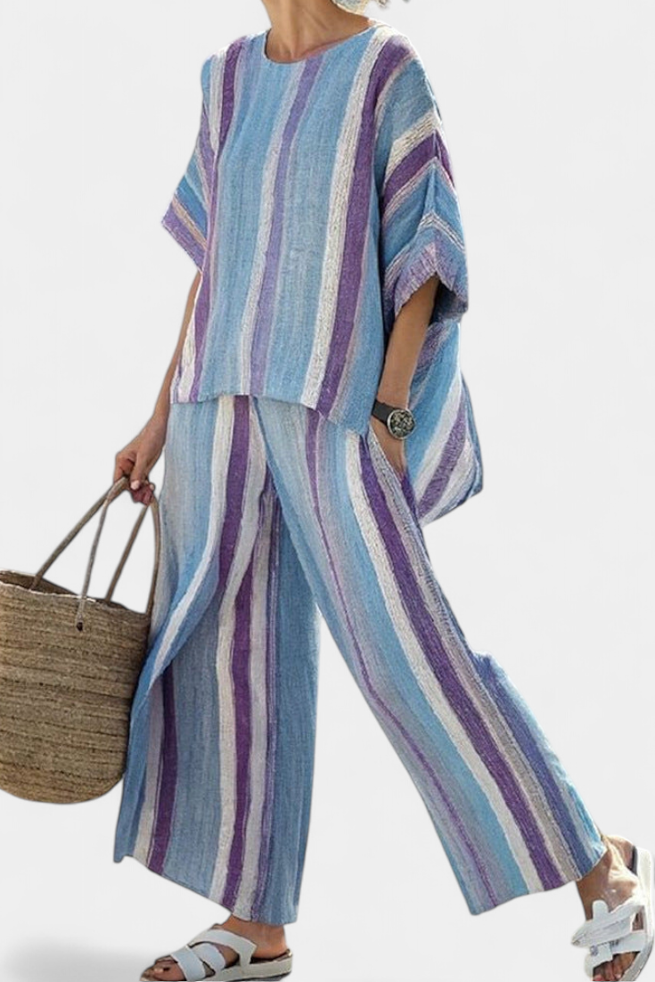 Elegante conjunto de rayas Daisy en tonos malva y azul claro para un look sofisticado.