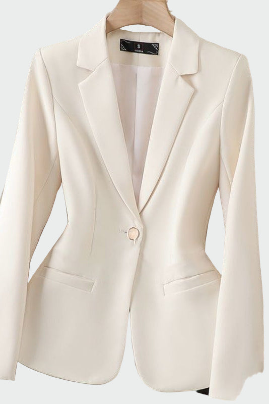 Chaqueta de línea moderna y elegante.
